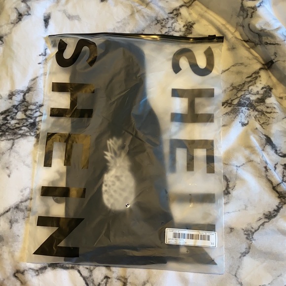 NWT shein pineapple cropped tank top - Picture 5 of 5